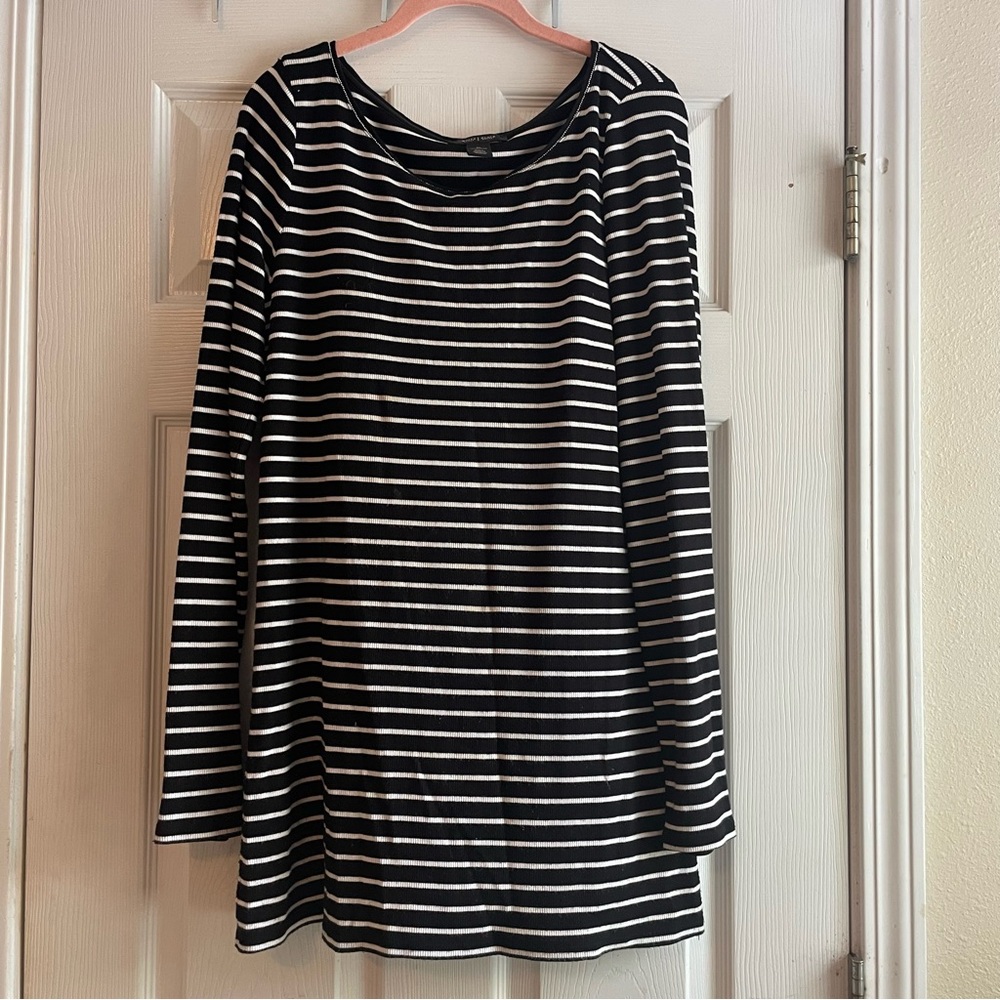 White House Black Market Size XL Black White Stripe Mini Dress Silver Detail